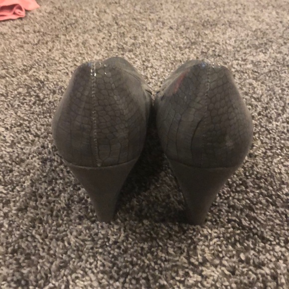 Size 9 snake skin print heels - Picture 5 of 7